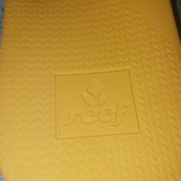 🎉Sale $14 Reef Thong Flip Flops - Picture 4 of 6